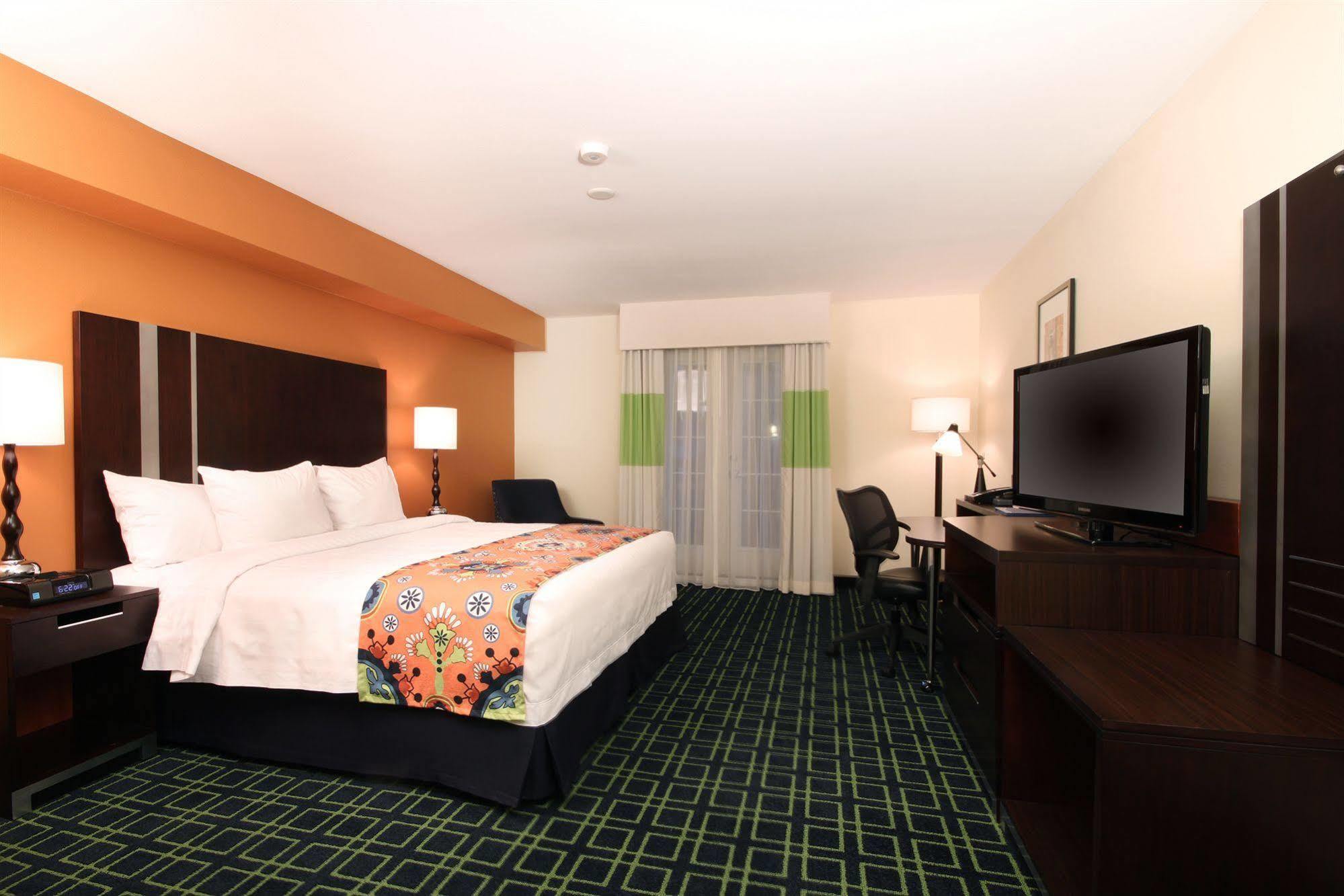 Fairfield Inn & Suites San Diego Old Town Dış mekan fotoğraf